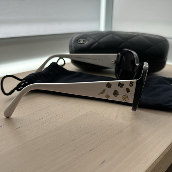 CHANEL Acetate Charms Sunglasses 5123 - black and white - Picture 5 of 12